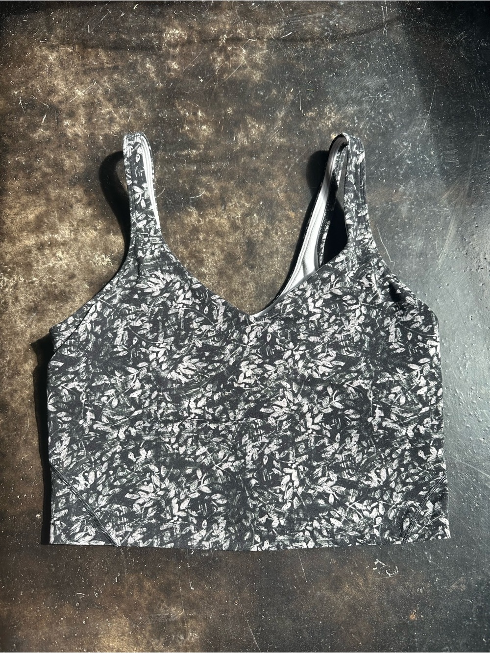 Lululemon women’s size 8 black and white print crop top sports bra